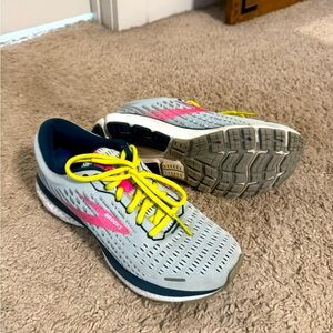 Women’s Brooks shoes